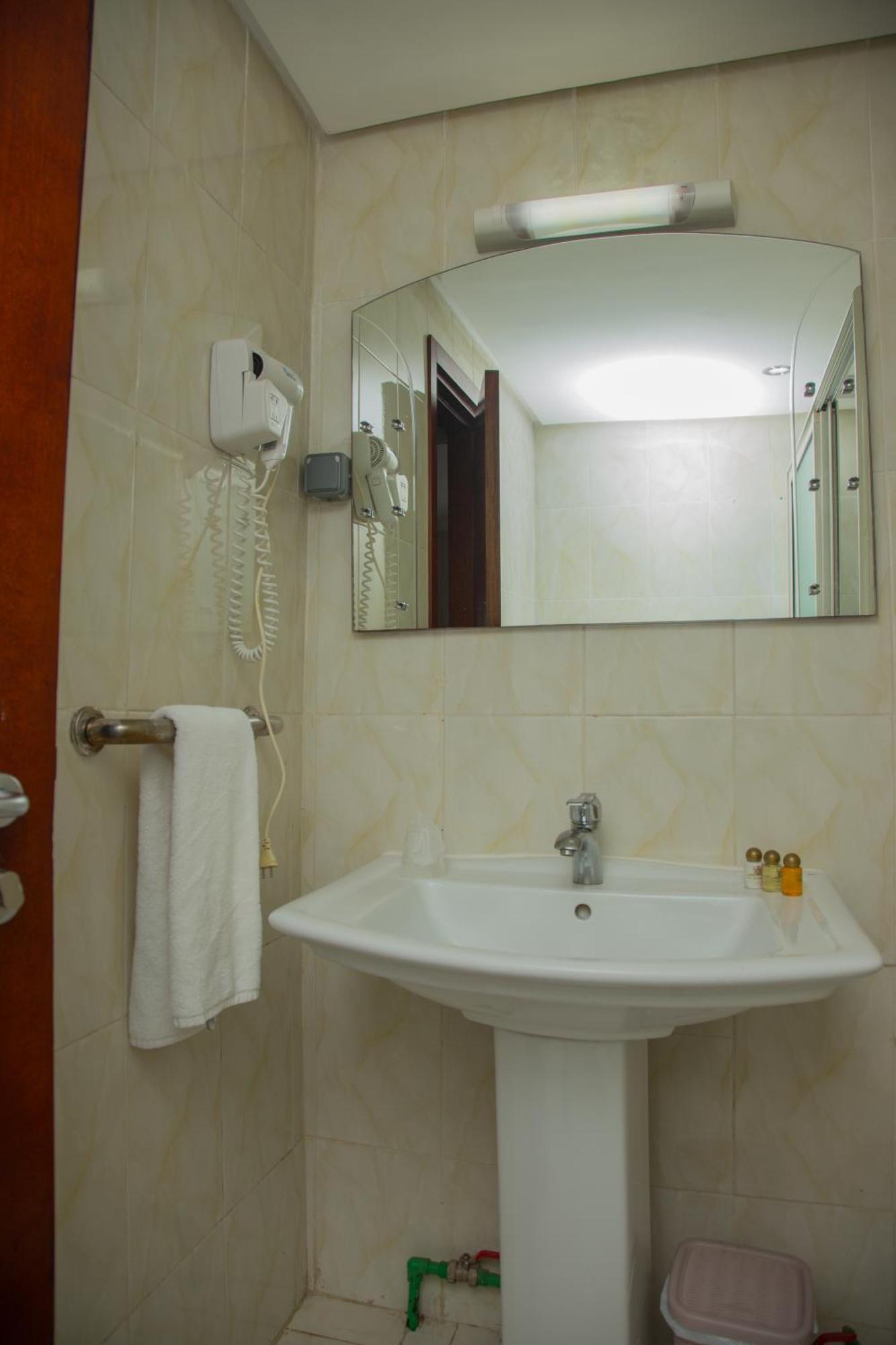 Hotel La Rose Blanche Abidjan Eksteriør bilde